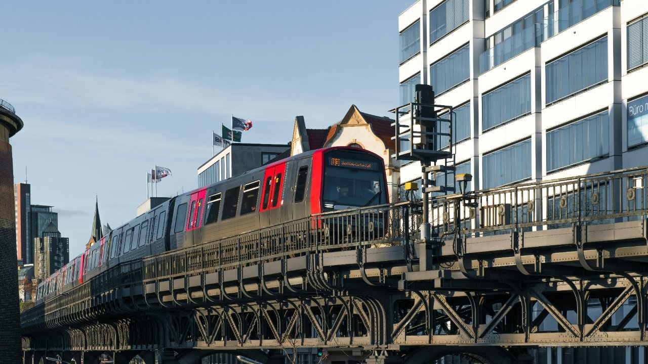 Công trường thi công metro đô thị gần đại lộ Mai Chí Thọ Thủ Thiêm