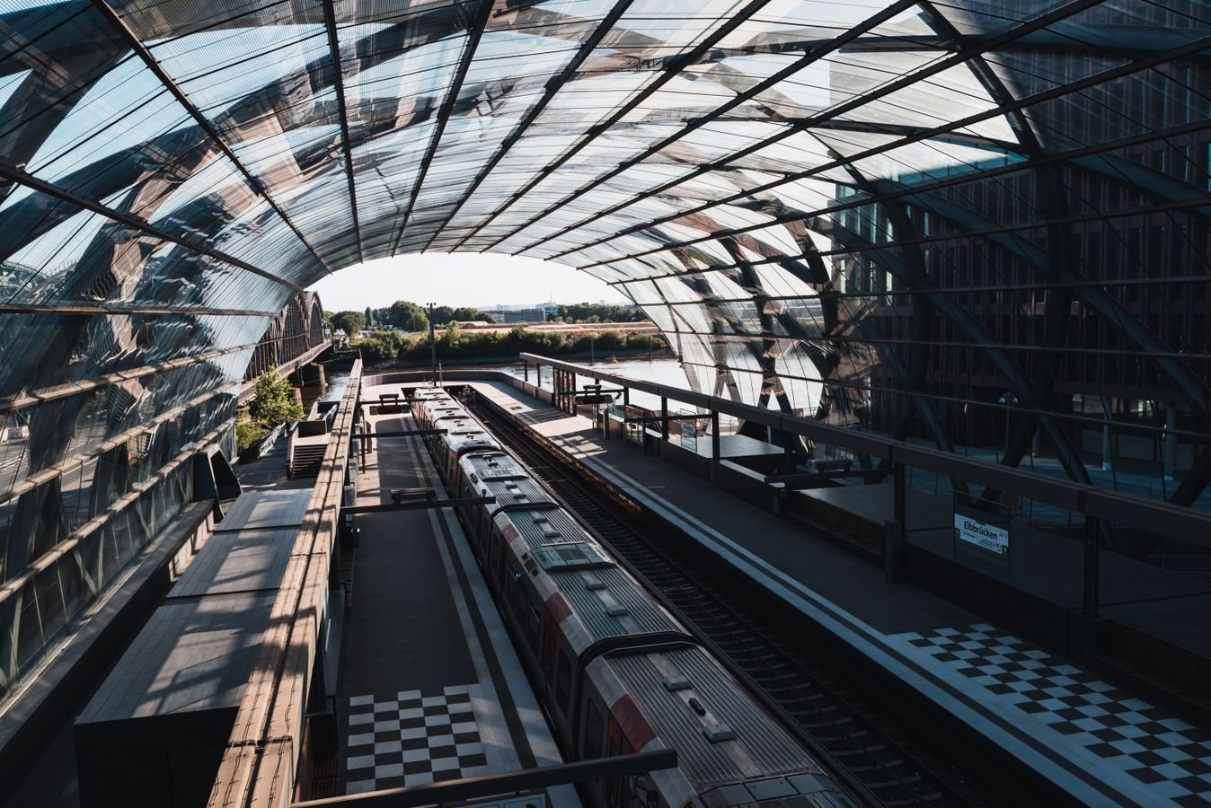Nhà ga hiện đại kiểu TOD - minh họa mô hình ga Thủ Thiêm tích hợp đường sắt và metro